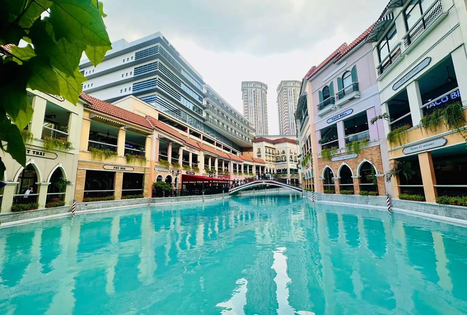 Apartment 2 Bedrooms & 2 Bathrooms At Bgc Taguig Mckinley By Venice Grand Canal Mall Manila