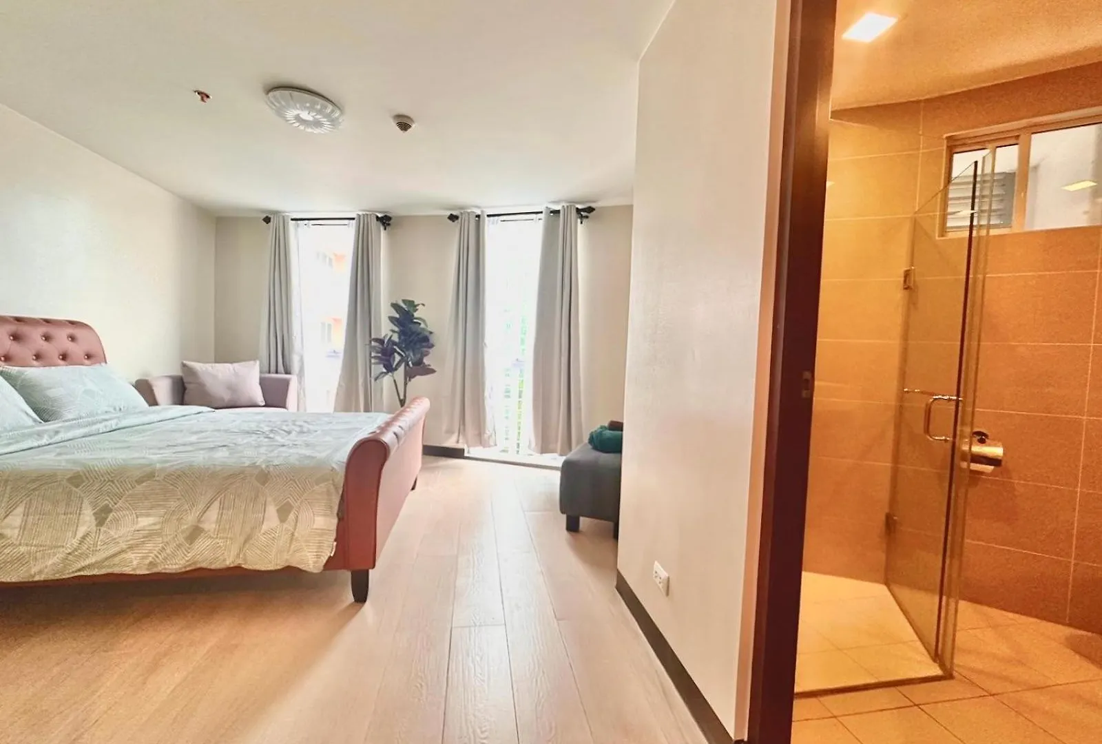 2 Bedrooms & 2 Bathrooms At Bgc Taguig Mckinley By Venice Grand Canal Mall Manila 0*,